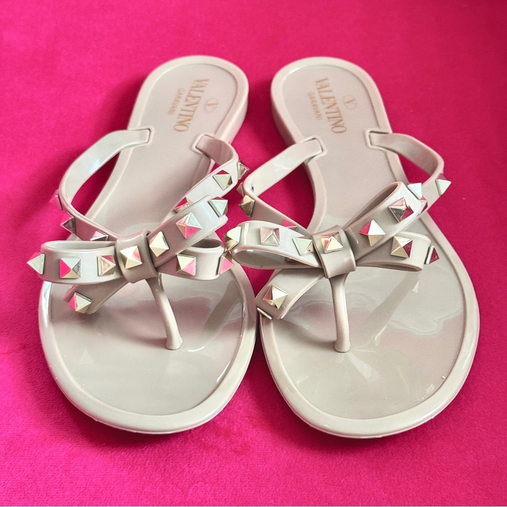 beige fashion flip-flops w/ gold studs